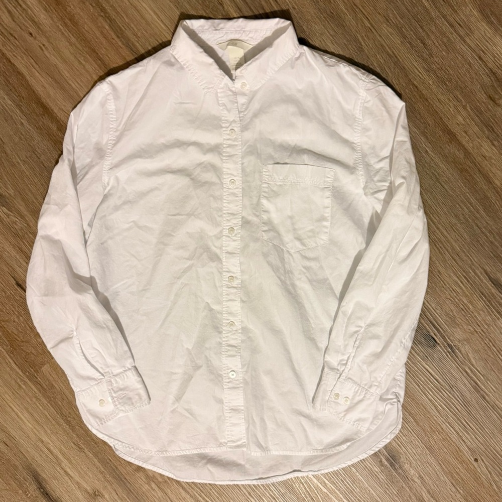 Women’s White Button-Up Long-Sleeve Shirt